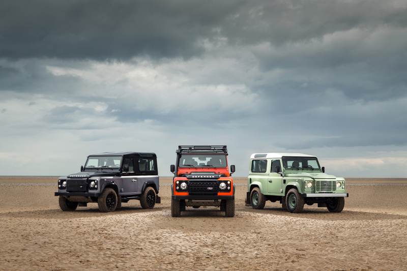 Illustration for article titled A Gigantic Sand Drawing Is How Land Rover Said Farewell To The Defender